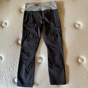 Lululemon dark grey cropped leggings